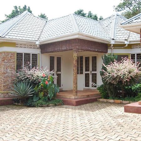 Prestige Resort Cottages Энтеббе Экстерьер фото