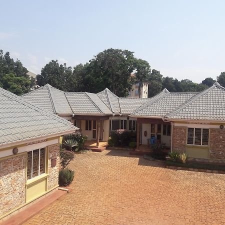 Prestige Resort Cottages Энтеббе Экстерьер фото